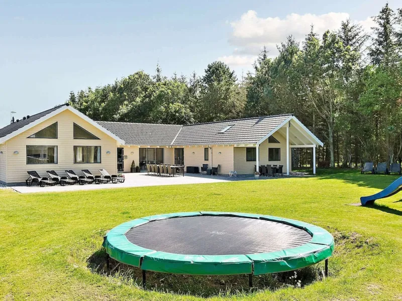 Billede 4 af Spacious Holiday Home in Glesborg near Ocean