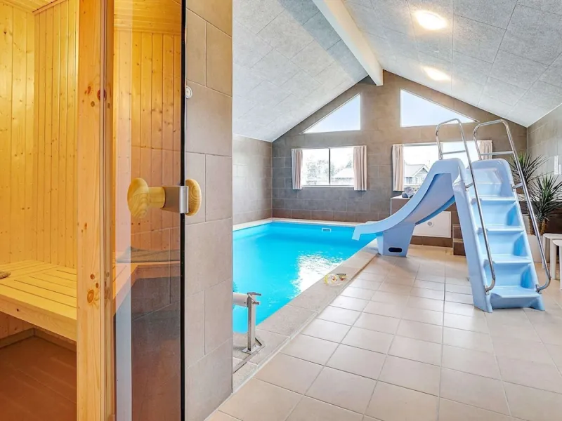 Billede 9 af Spacious Holiday Home in Grenå near Sea
