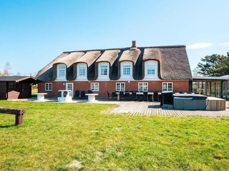 Billede 22 af Spacious Holiday Home in Jutland near Beach