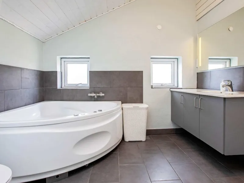 Spacious Holiday Home in Vestervig near Sea photo 5