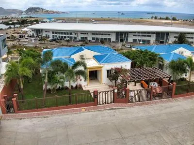 Billede 2 af Charming 3-Bed Villa in Maho