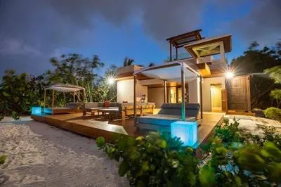 Billede 2 af Luxurious Beachfront 2 bedroom villa on Smith's Reef