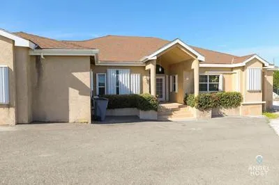 Billede 2 af 5 mins to Beach Pool BBQ Dedicated Workspace