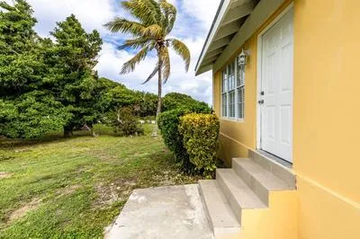 Billede 2 af Tropical Bottle Creek Getaway with Kitchen, Free WiFi & On-Site Parking