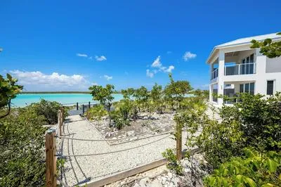 Billede 2 af Tropical Waterfront Cooper Jack Villas