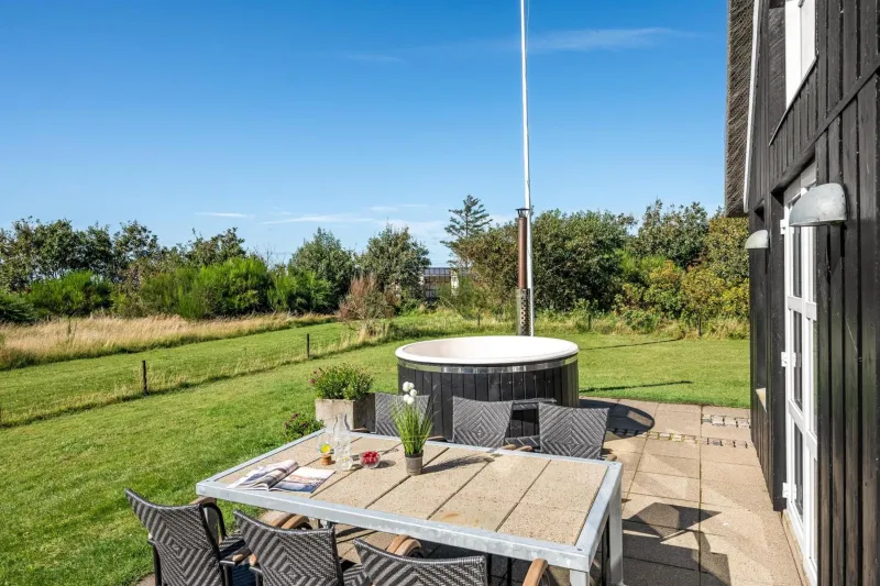 Lovely Holiday Home With Fantastic Views, Fenced Grounds, And A Wilderness Bath photo 2