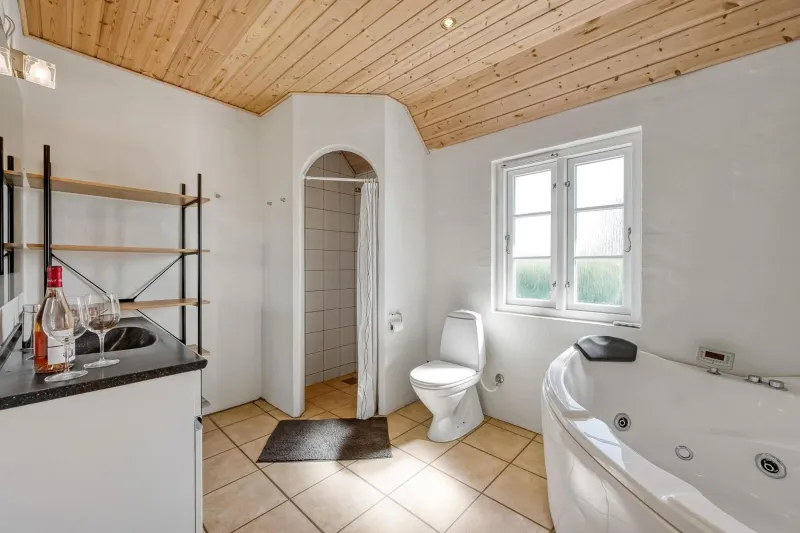 Lovely Holiday Home With Fantastic Views, Fenced Grounds, And A Wilderness Bath photo 5