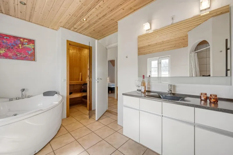 Lovely Holiday Home With Fantastic Views, Fenced Grounds, And A Wilderness Bath photo 7