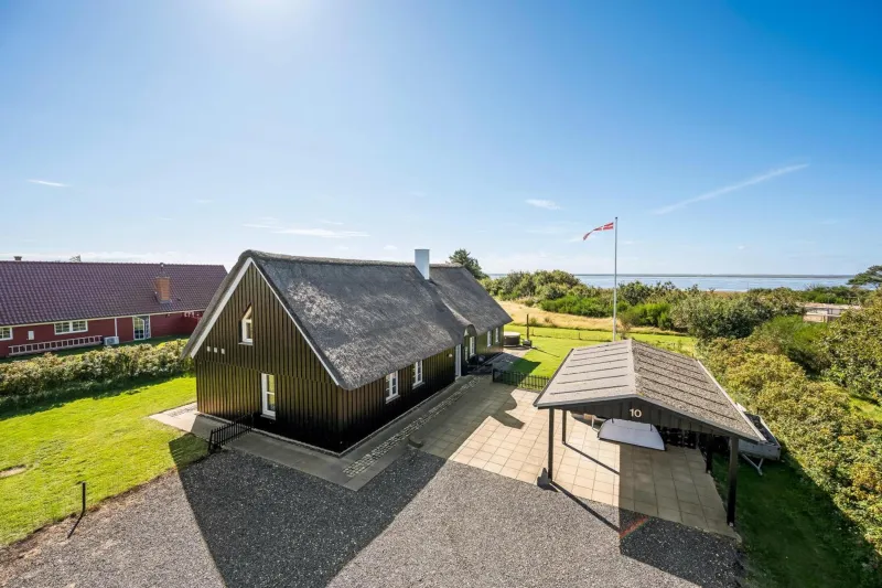 Lovely Holiday Home With Fantastic Views, Fenced Grounds, And A Wilderness Bath photo 9