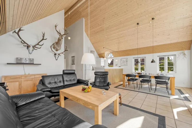 Lovely Holiday Home With Fantastic Views, Fenced Grounds, And A Wilderness Bath photo 13