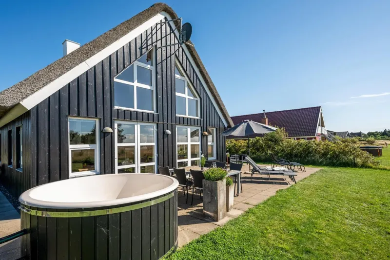 Lovely Holiday Home With Fantastic Views, Fenced Grounds, And A Wilderness Bath photo 14