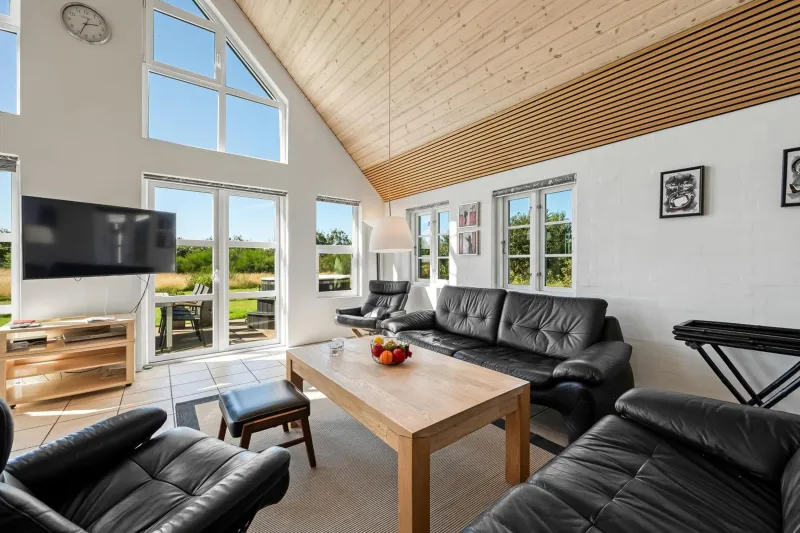 Lovely Holiday Home With Fantastic Views, Fenced Grounds, And A Wilderness Bath photo 19
