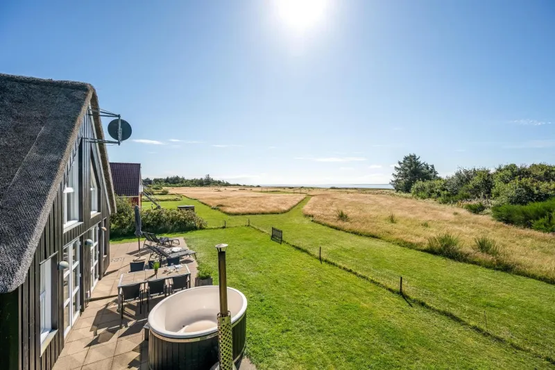 Lovely Holiday Home With Fantastic Views, Fenced Grounds, And A Wilderness Bath photo 21
