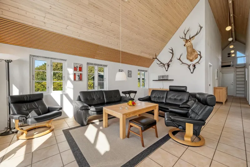Lovely Holiday Home With Fantastic Views, Fenced Grounds, And A Wilderness Bath photo 29
