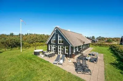 Lovely Holiday Home With Fantastic Views, Fenced Grounds, And A Wilderness Bath photo 35
