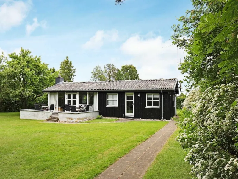 6 Person Holiday Home in Dronningmolle-by Traum