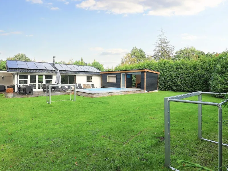 Billede 7 af 10 Person Holiday Home in Vaeggerlose