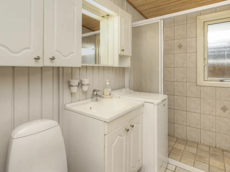 Billede 12 af 8 Person Holiday Home in Vaeggerlose