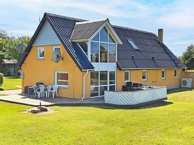 Billede 37 af Spacious Holiday Home in Vinderup near Fjord