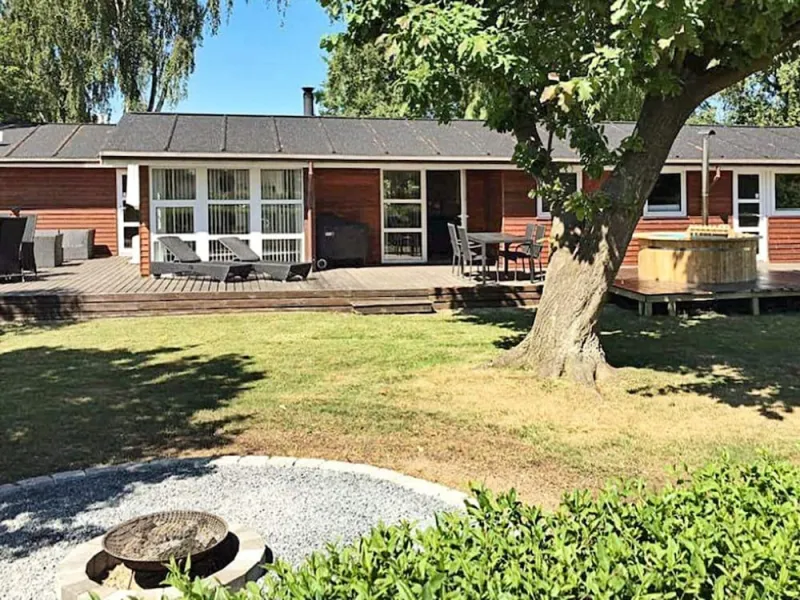 10 Person Holiday Home in Juelsminde-by Traum