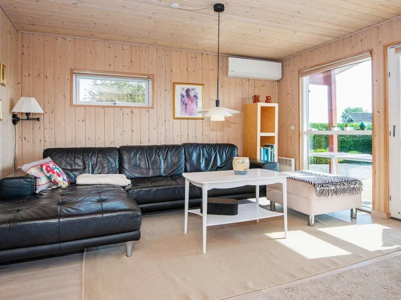 Billede 8 af Spacious Holiday Home in Hejls near Sea