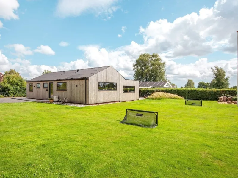 Billede 2 af 8 Person Holiday Home in Hejls