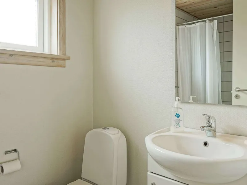 Billede 8 af 4 Person Holiday Home in Gudhjem