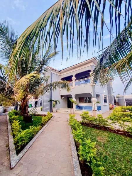 Star Light Apt #3 - The Retreat Apartments