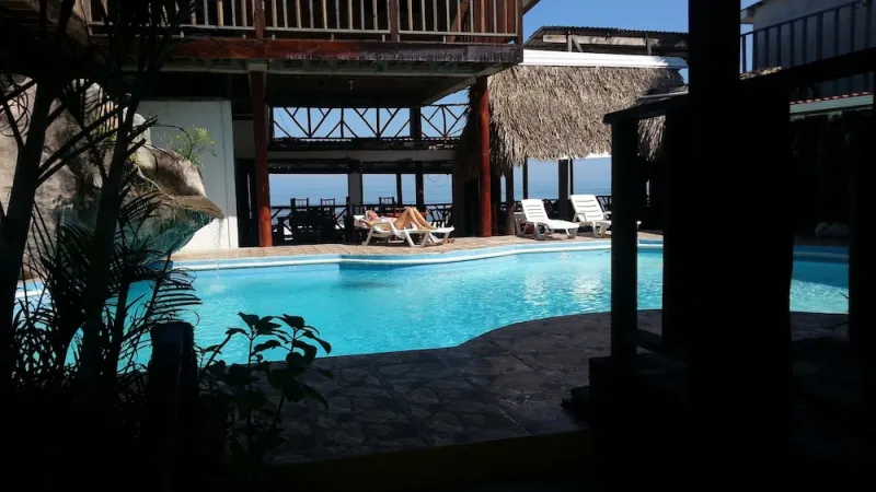 La Delphina B&B Bar and Grill Hotel
