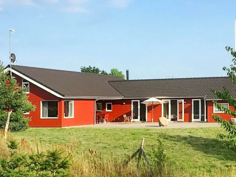 Rustic Holiday Home in Ebeltoft with Hot Tub