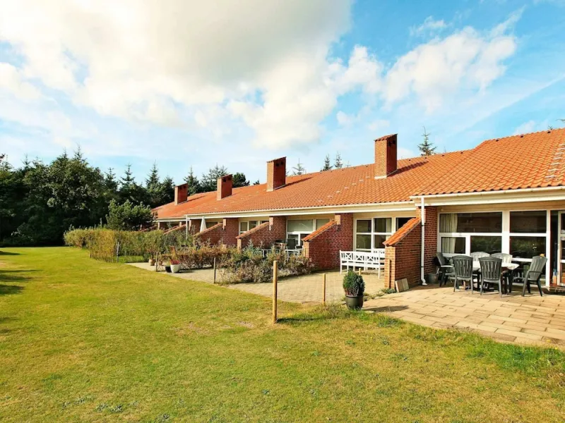 Cozy Holiday Home in BlÃ¥vand near Beach
