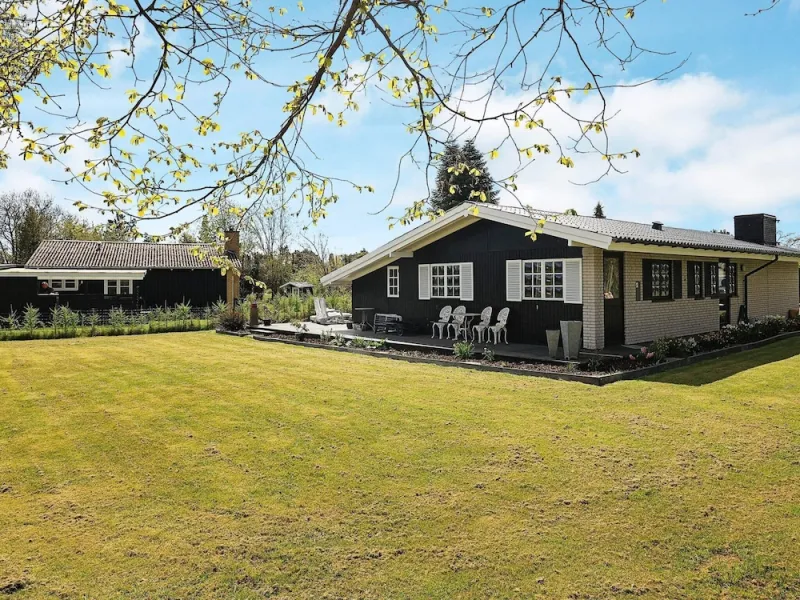 Billede 9 af Spacious Holiday Home in Væggerløse near Sea