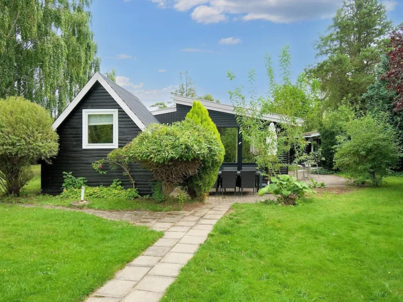 6 Person Holiday Home in Follenslev