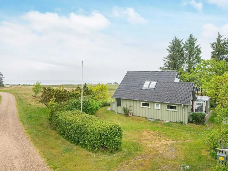 Spacious Holiday Home in Hemmet near Sea