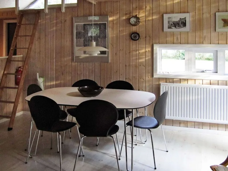 Billede 3 af Quaint Holiday Home in Aakirkeby near Stream