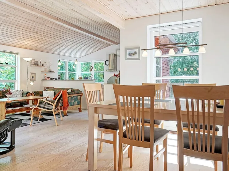Billede 4 af Spacious Holiday Home in Nexø near Beach