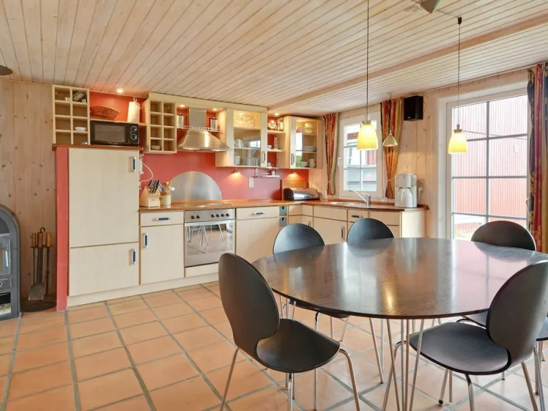 Billede 7 af Tasteful Holiday Home in Hemmet near Sea