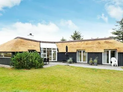Billede 22 af Beautiful Holiday Home in Vejers Strand with Hot Tub