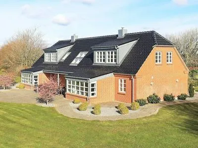 Billede 32 af Luxurious Holiday Home in Hurup with Hot Tub