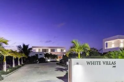 Billede 2 af Oceanside 2 Bedroom Luxury Villa with Private Pool, 500ft from Long Bay Beach -V8