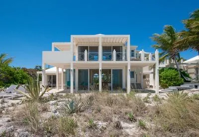 Billede 2 af Aqua Del Rose 3 BR Beachfront Cottage