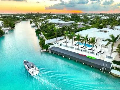 Billede 2 af Lagoon View Villa, Pool, Dock, & Waterways