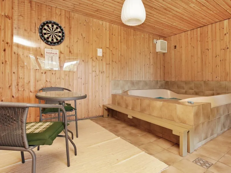 Billede 2 af Charming Holiday Home in Blåvand with Hot Tub