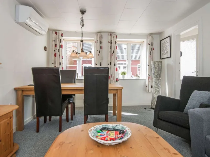 Billede 4 af 6 Person Holiday Home in Bredebro