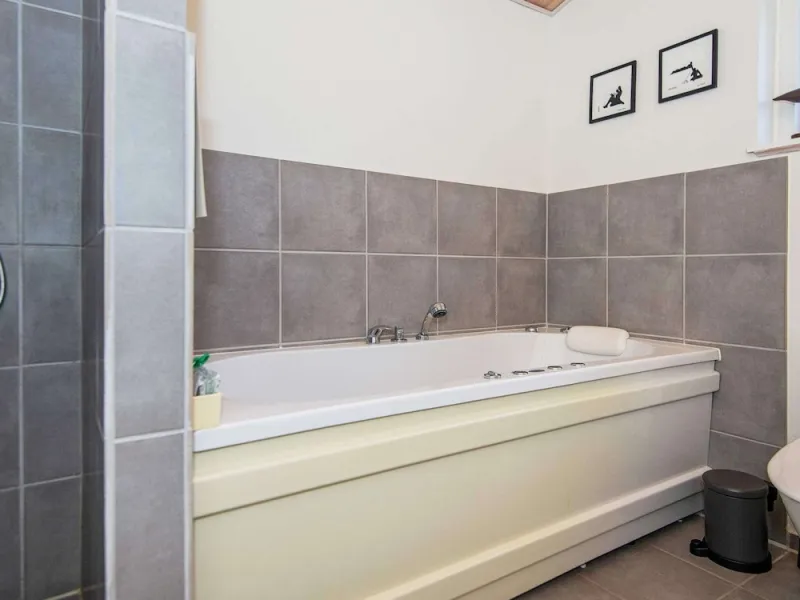 Billede 2 af 8 Person Holiday Home in Glesborg