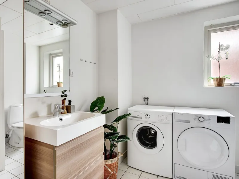 Billede 3 af Sanders Constantin - Chic 2-bdr Apt With Balcony