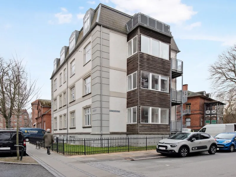 Billede 9 af Sanders Constantin - Chic 2-bdr Apt With Balcony