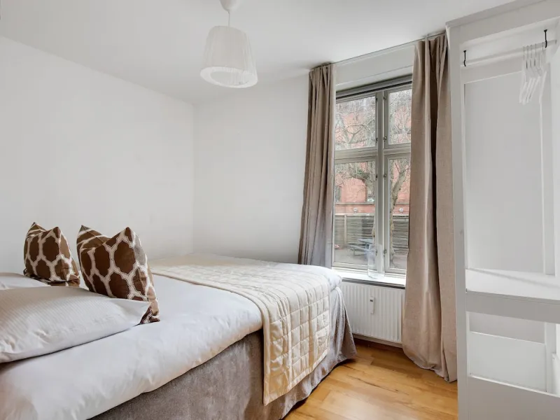Billede 16 af Sanders Constantin - Chic 2-bdr Apt With Balcony
