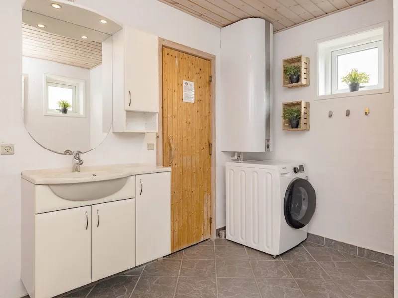 Billede 4 af 12 Person Holiday Home in Lokken