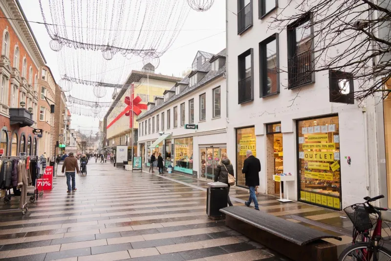 Billede 4 af Søndergade - “strøget”